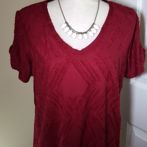 *NWT*  PEACE & PEARLS WINE HI-LO TOP, Size M - Picture 2 of 8